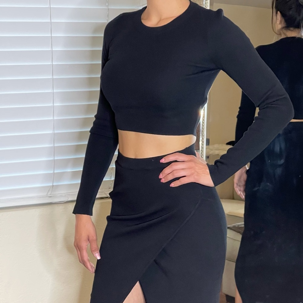 Two piece black set - Picture 2 of 8